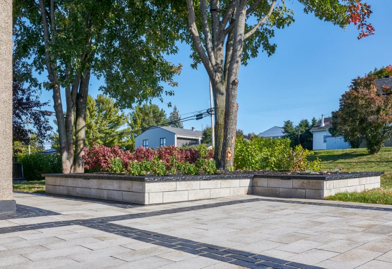 Unilock Retaining Wall Garden Bed at Front Entrance