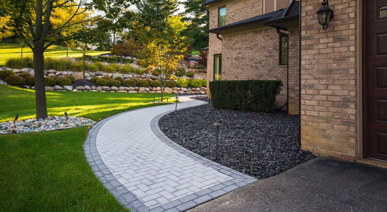 Side Curved Paver Walkway with Boarders