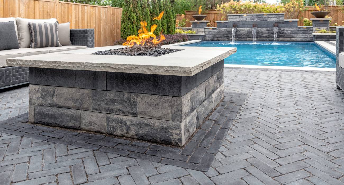 U-Cara (Granite Blend/Granite Fusion - Pitched) (Fire Pit), Ledgestone Coping